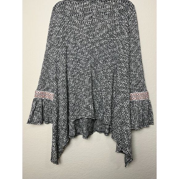 Altar’d State Boho Indie Embroidered Bell Sleeve Black White Tunic Top‎ Size S - Picture 5 of 6